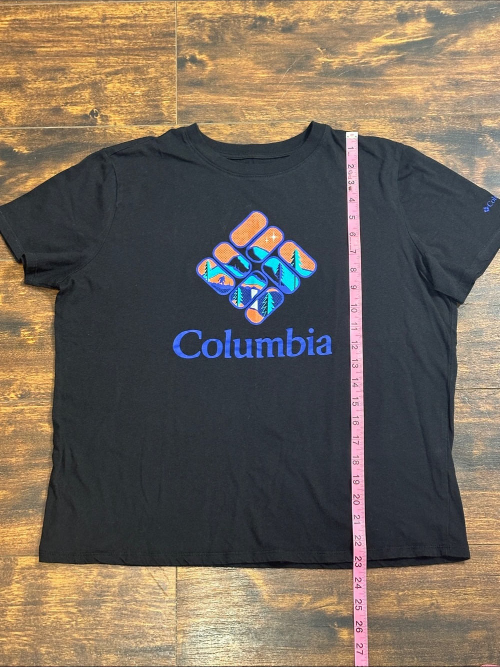 Columbia Black Graphic Tee Bigfoot Mountains Women’s L 🏔️🌲✨ - Picture 6 of 6